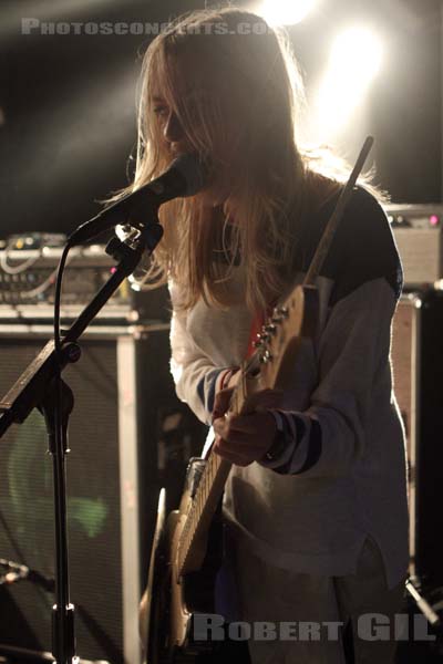 HEADWAR - 2014-11-20 - PARIS - Point Ephemere - Claire Gapenne
